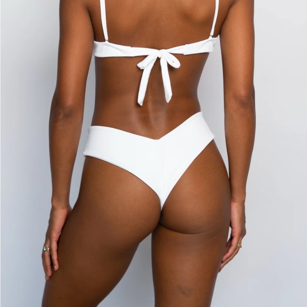 Skatie- Mandi bottom - white micro ribbed

BRAND NEW